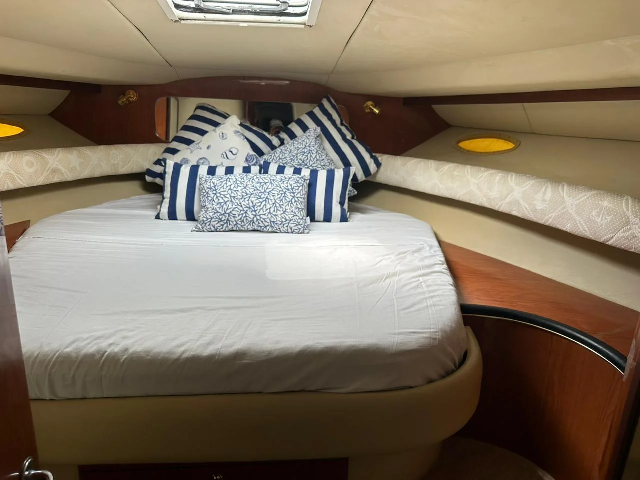 Sea ray 42 speedboat (1)